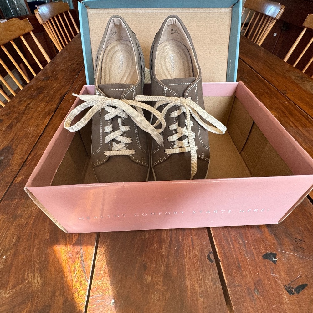 Aetrex Dana Lace Up Oxfords - NIB